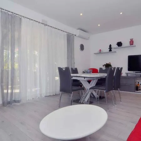 Angela - Apartman *