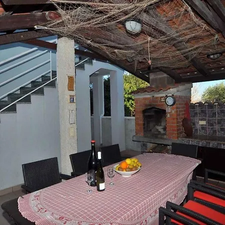 Apartman Angela - *