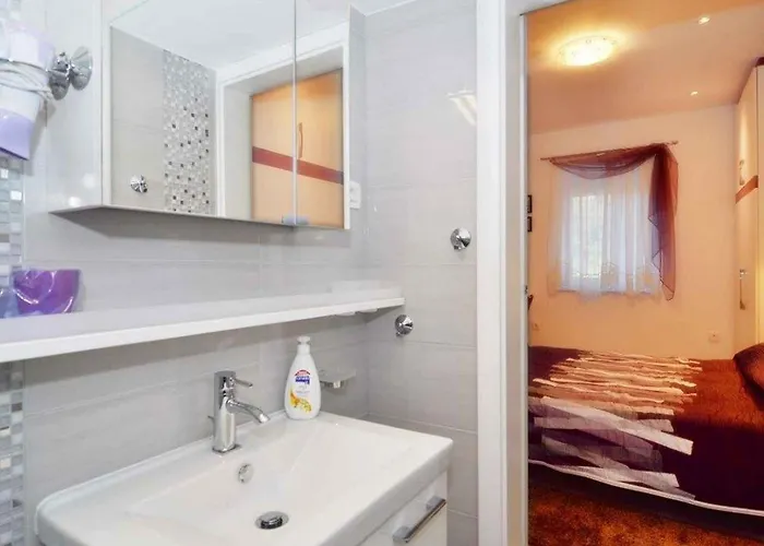 Angela - * Задар