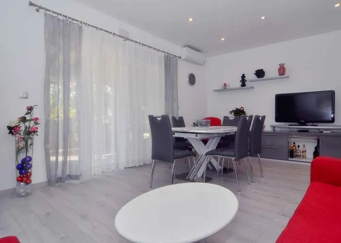 Angela - Апартаменты *