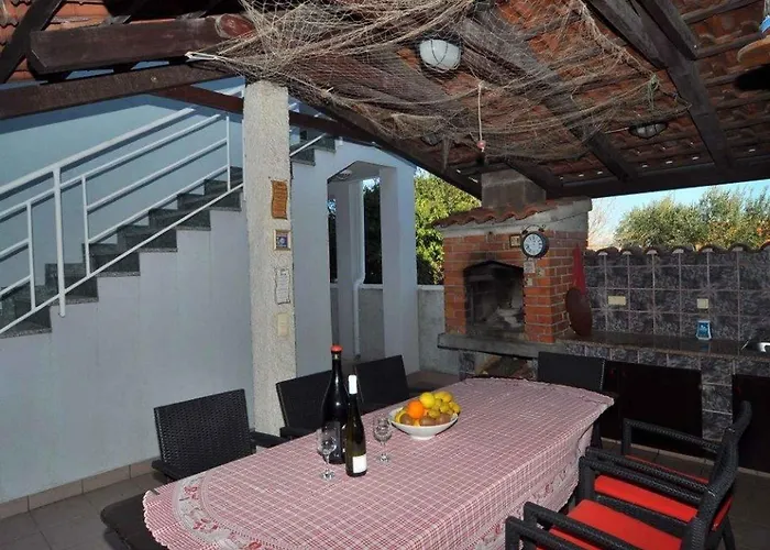 Апартаменты Angela - *