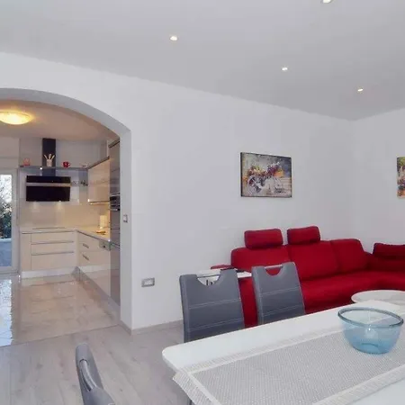 Angela - アパート *